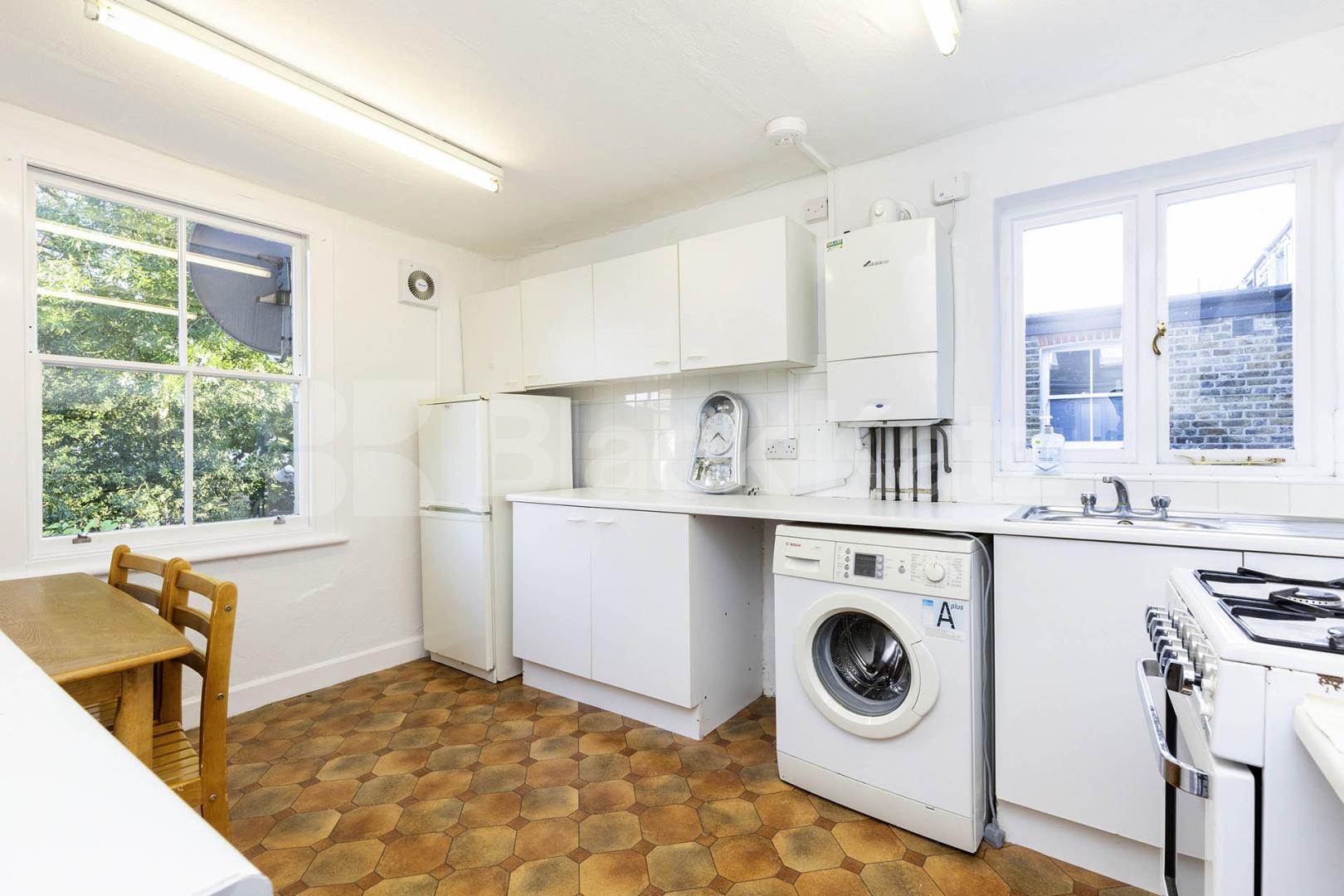 Set on the top floor of a period conversion lays this beautiful flat Sydney Road, Turnpike Lane